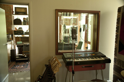 keyboards recording room BRAVO organ Farfisa piano